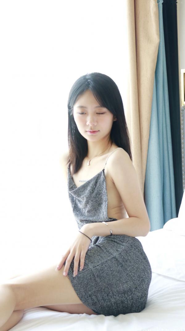    XR-Uncensored谢小蒽私房写真：日系水手校服诱惑，窗边演绎丝袜过膝长腿极致性感第396张图片