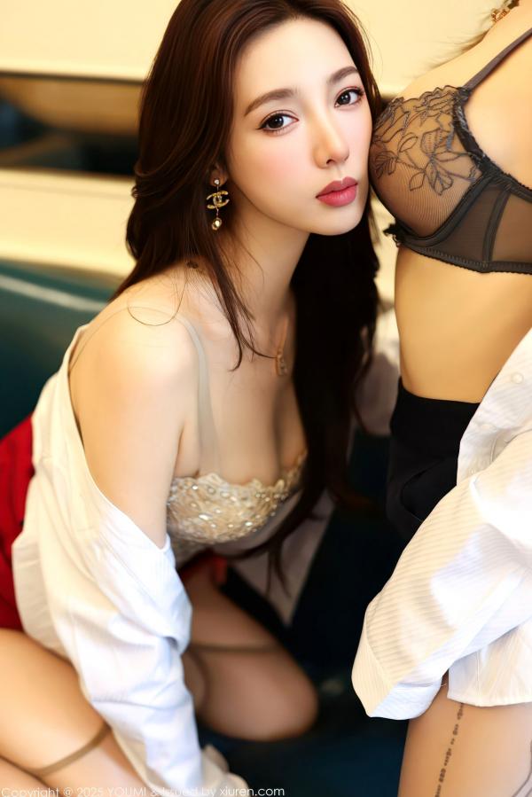    YouMi尤蜜荟-1189-Twins桃之夭夭-红蓝制服姐妹花空姐，极致空姐角色扮演，制服诱惑系列，双胞胎高颜值写真第54张图片