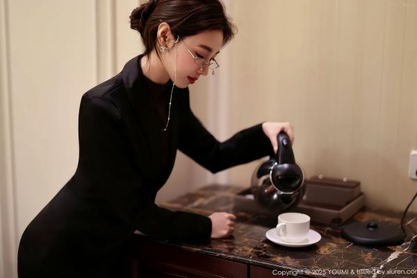    YouMi尤蜜荟-1186-Twins-桃桃：职场制服诱惑，知性黑色西装OL御姐，绝美黑丝长腿，气质女神高清写真第4张图片