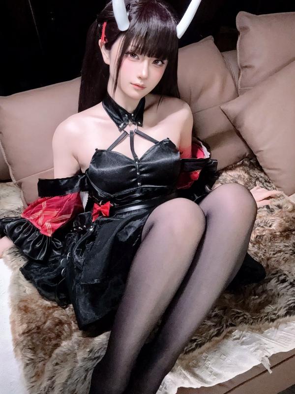    屿鱼能代Cosplay，碧蓝航线黑丝美腿私房照，冷艳暗黑萝莉风第12张图片