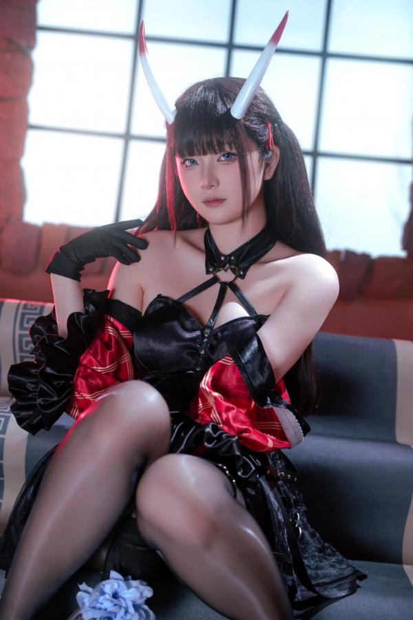   屿鱼能代Cosplay，碧蓝航线黑丝美腿私房照，冷艳暗黑萝莉风第17张图片