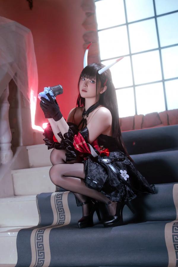    屿鱼能代Cosplay，碧蓝航线黑丝美腿私房照，冷艳暗黑萝莉风第18张图片