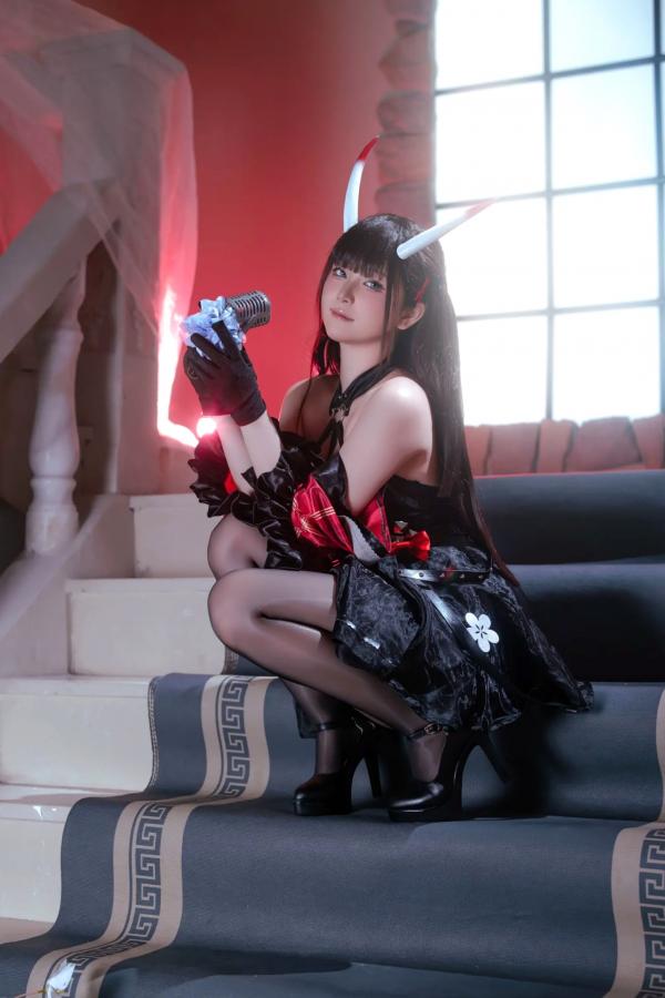    屿鱼能代Cosplay，碧蓝航线黑丝美腿私房照，冷艳暗黑萝莉风第19张图片