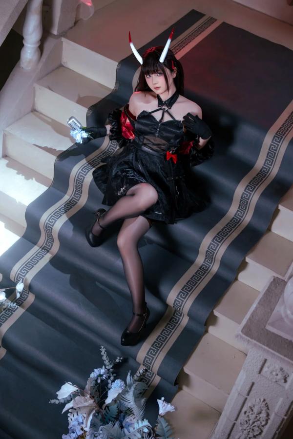    屿鱼能代Cosplay，碧蓝航线黑丝美腿私房照，冷艳暗黑萝莉风第28张图片