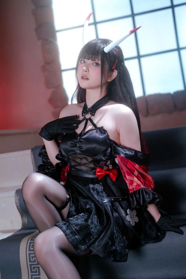    屿鱼能代Cosplay，碧蓝航线黑丝美腿私房照，冷艳暗黑萝莉风第30张图片