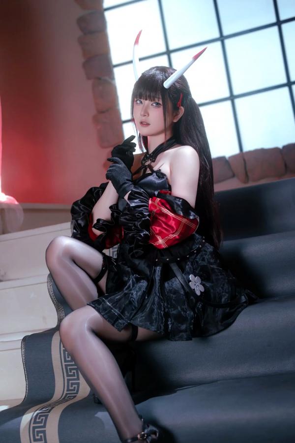    屿鱼能代Cosplay，碧蓝航线黑丝美腿私房照，冷艳暗黑萝莉风第31张图片