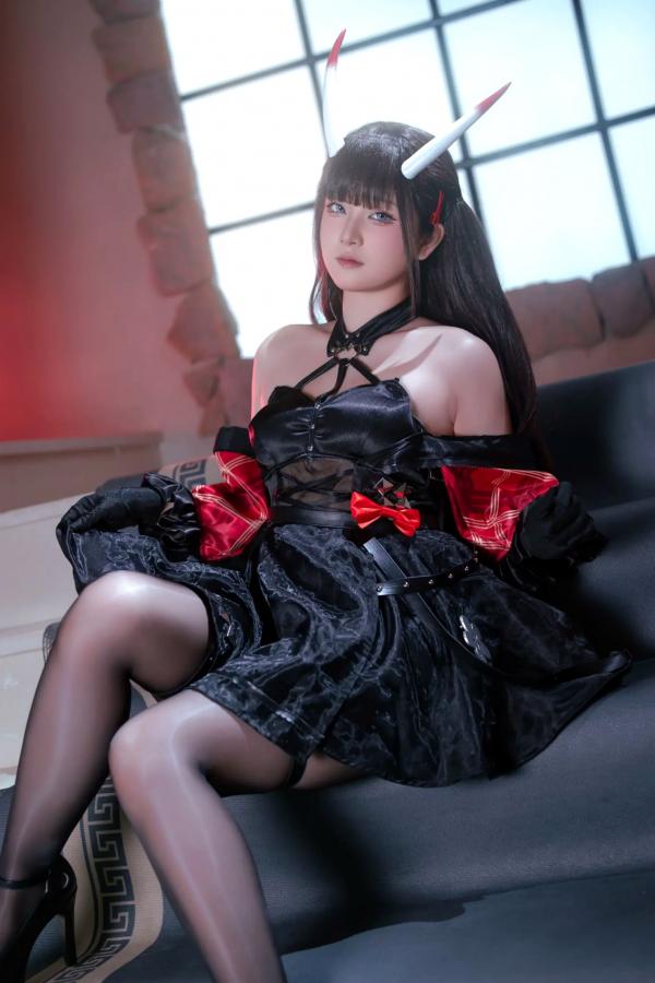    屿鱼能代Cosplay，碧蓝航线黑丝美腿私房照，冷艳暗黑萝莉风第32张图片