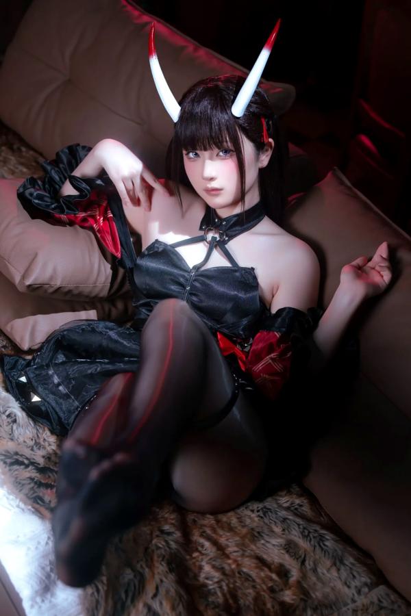    屿鱼能代Cosplay，碧蓝航线黑丝美腿私房照，冷艳暗黑萝莉风第41张图片