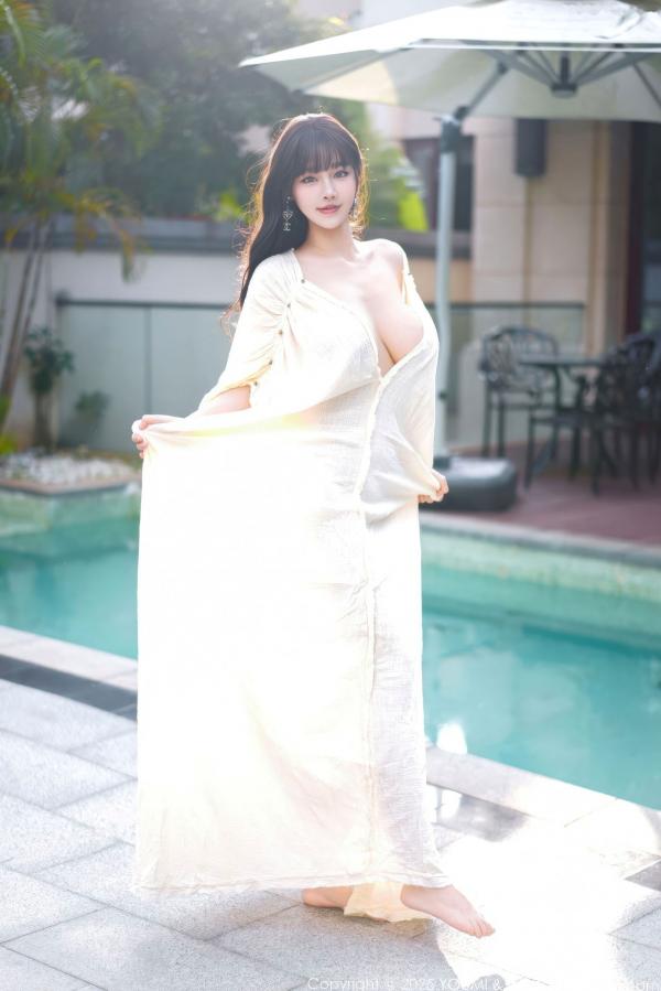    YouMi尤蜜荟-1185：朱可儿泳池私房写真，童颜巨乳身披轻透浴袍，大尺度极致诱惑，纯欲美腿白嫩撩人，无圣光大片抢先看第13张图片
