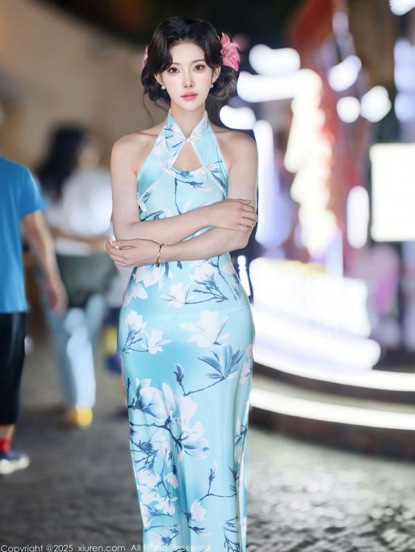    XiuRen秀人网-10594-梨霜儿：清新淡蓝旗袍高开叉，极品肉丝长腿，温婉气质与夜色街拍写真第9张图片
