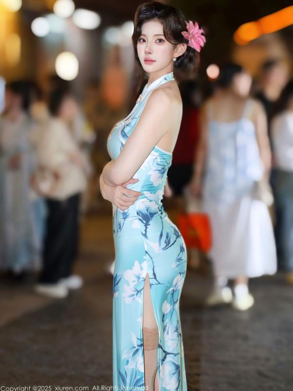    XiuRen秀人网-10594-梨霜儿：清新淡蓝旗袍高开叉，极品肉丝长腿，温婉气质与夜色街拍写真第10张图片