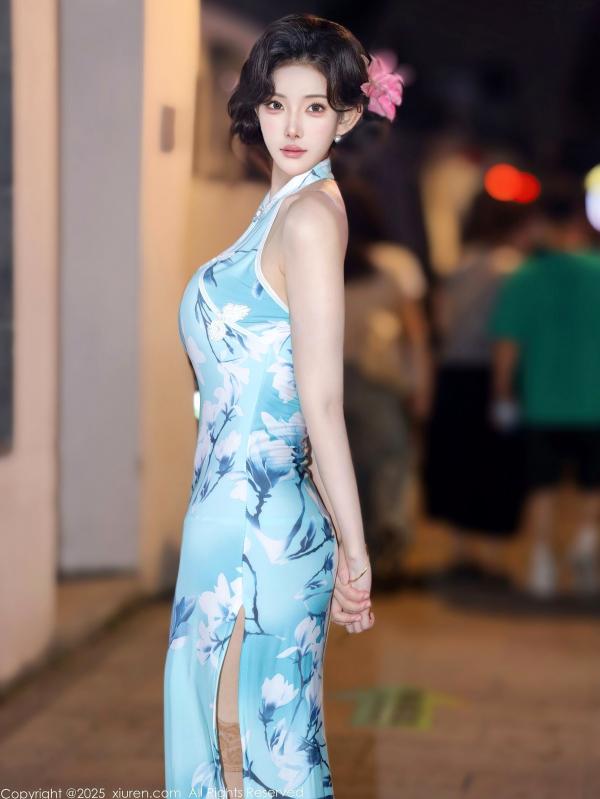    XiuRen秀人网-10594-梨霜儿：清新淡蓝旗袍高开叉，极品肉丝长腿，温婉气质与夜色街拍写真第14张图片