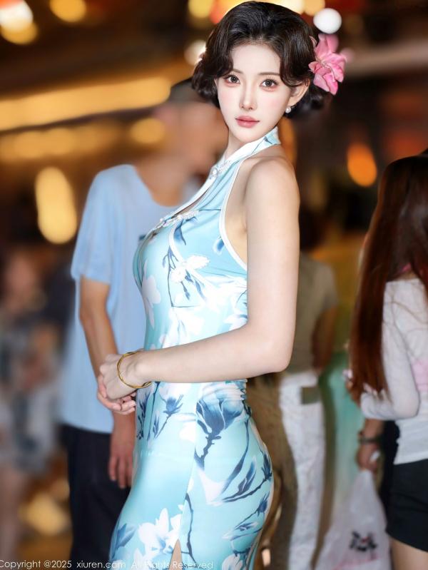    XiuRen秀人网-10594-梨霜儿：清新淡蓝旗袍高开叉，极品肉丝长腿，温婉气质与夜色街拍写真第16张图片