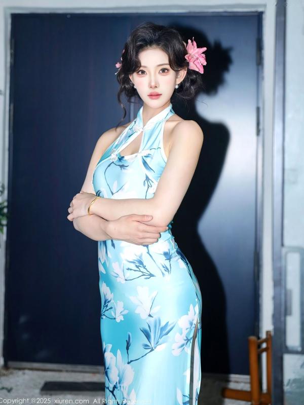    XiuRen秀人网-10594-梨霜儿：清新淡蓝旗袍高开叉，极品肉丝长腿，温婉气质与夜色街拍写真第27张图片