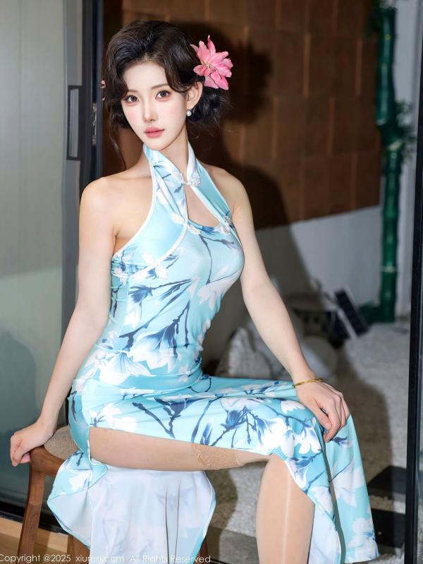    XiuRen秀人网-10594-梨霜儿：清新淡蓝旗袍高开叉，极品肉丝长腿，温婉气质与夜色街拍写真第35张图片
