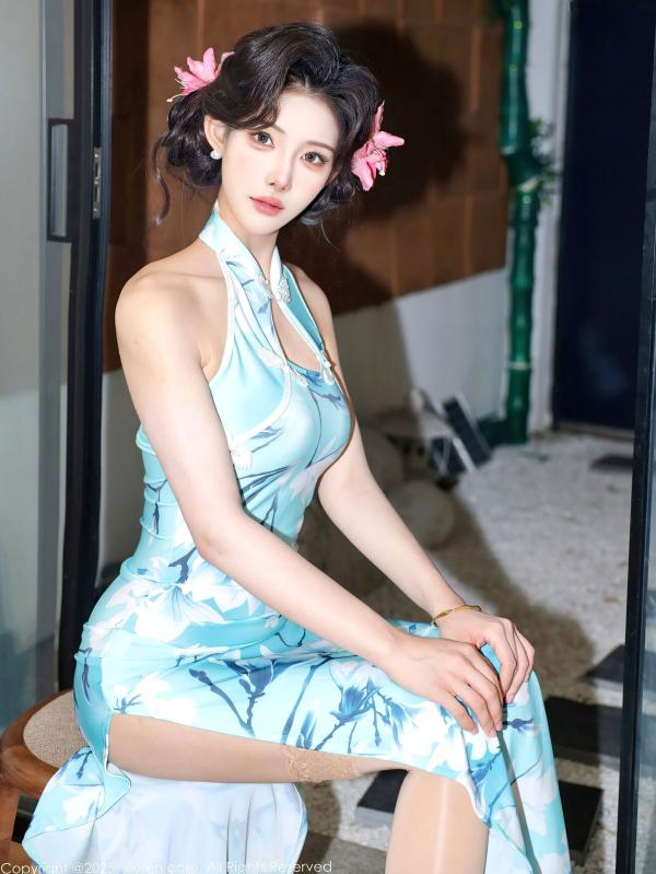    XiuRen秀人网-10594-梨霜儿：清新淡蓝旗袍高开叉，极品肉丝长腿，温婉气质与夜色街拍写真第36张图片