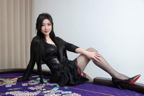    XiuRen秀人网-10592-苏一诺-黑色蕾丝连衣裙荷官红色吊袜带-性感女神棋牌室制服主题私房写真第5张图片