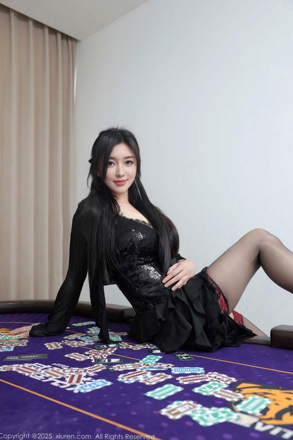    XiuRen秀人网-10592-苏一诺-黑色蕾丝连衣裙荷官红色吊袜带-性感女神棋牌室制服主题私房写真第80张图片