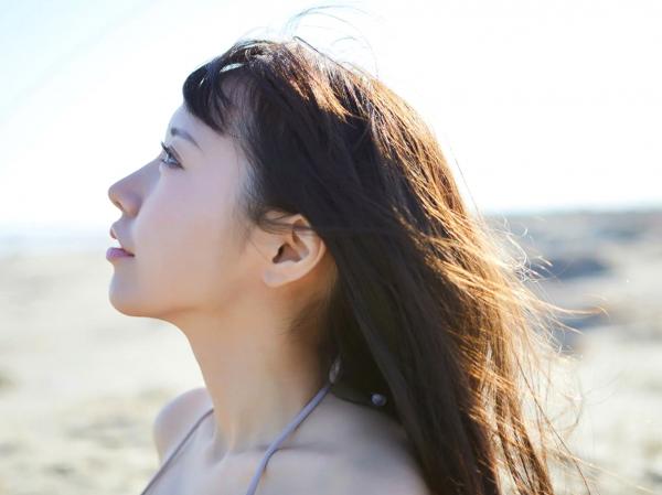    戌丸凛々子 - 現役大手广告代理店OL的居家针织与沙滩比基尼性感美图精选 Vol.2第56张图片
