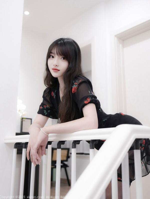    XiuRen秀人网Vol.10586：白露lulu玫瑰黑裙诱惑，极致黑丝私房美图，大尺度视觉盛宴第9张图片