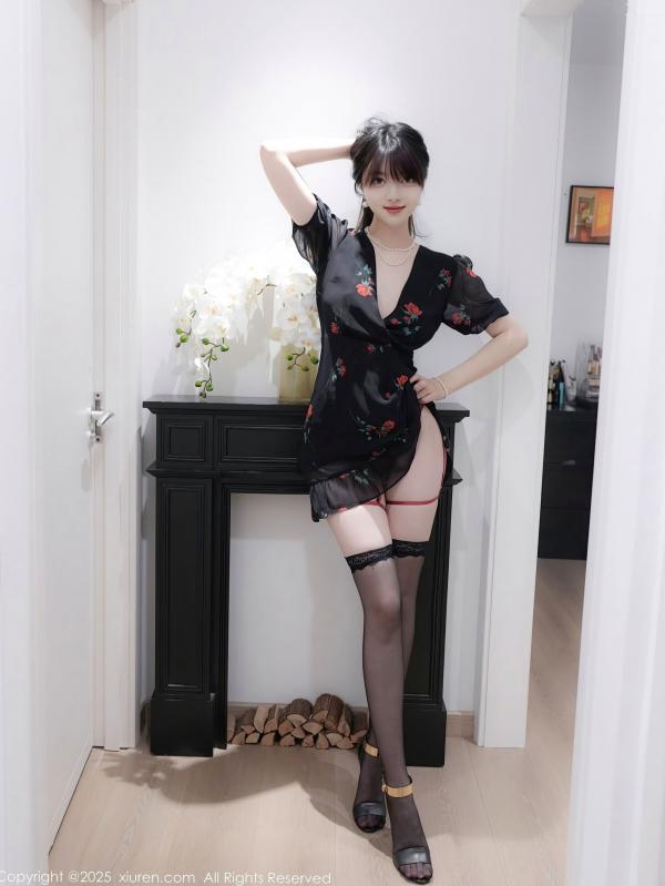    XiuRen秀人网Vol.10586：白露lulu玫瑰黑裙诱惑，极致黑丝私房美图，大尺度视觉盛宴第15张图片