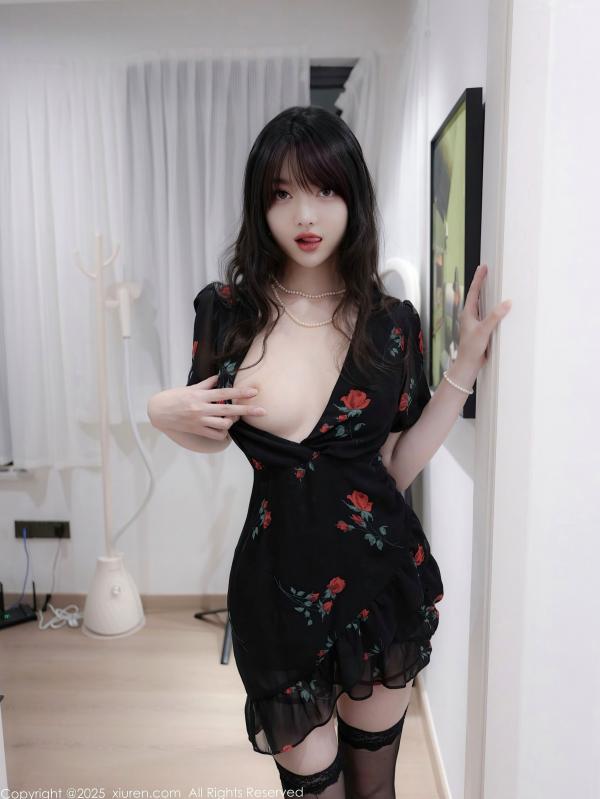    XiuRen秀人网Vol.10586：白露lulu玫瑰黑裙诱惑，极致黑丝私房美图，大尺度视觉盛宴第22张图片