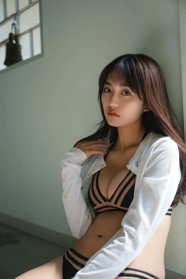    豊田ルナ - 無邪気な熱視線 vol.1：夏日海滩清纯比基尼户外写真，尽显阳光治愈魅力第3张图片