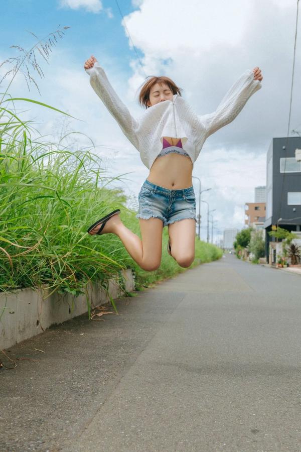    立花紫音 - 阳光动感少女夏日写真，清爽短发比基尼与运动系穿搭，展现元气满满的甜美诱惑第6张图片