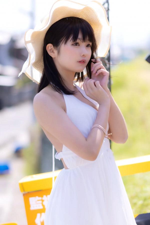    每眠かのん - 夏恋模様：清新夏日草帽装扮与居家健身日常，治愈系双马尾少女甜美写真第3张图片