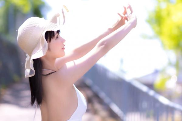    每眠かのん - 夏恋模様：清新夏日草帽装扮与居家健身日常，治愈系双马尾少女甜美写真第18张图片