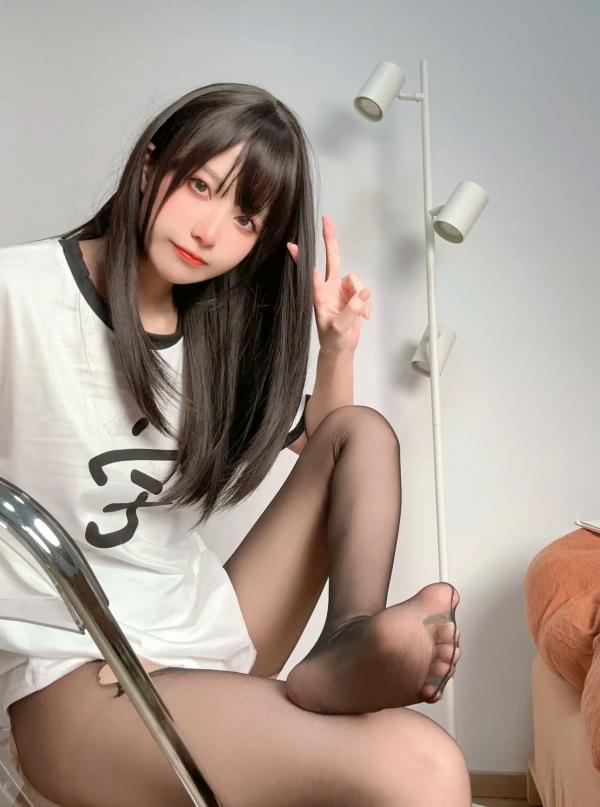    《布丁大法 宅女贴贴》清纯居家私房照，黑丝美腿极致诱惑，尽显青春撩人曲线第22张图片