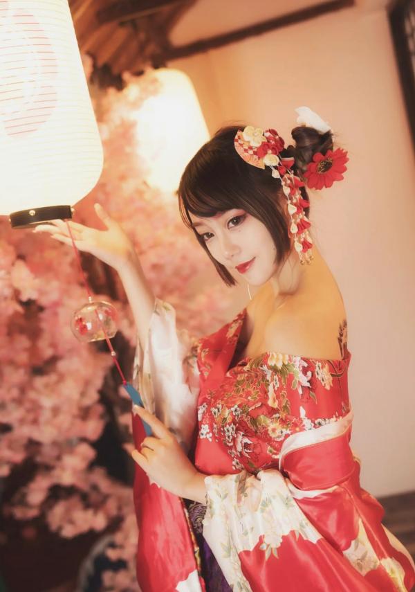   Halo_酱 - 爱宕新春旗袍，樱花树下cosplay绝美写真，红白旗袍搭配猫耳造型，国潮古风新春视觉盛宴第3张图片