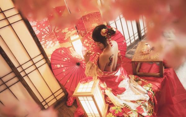    Halo_酱 - 爱宕新春旗袍，樱花树下cosplay绝美写真，红白旗袍搭配猫耳造型，国潮古风新春视觉盛宴第4张图片