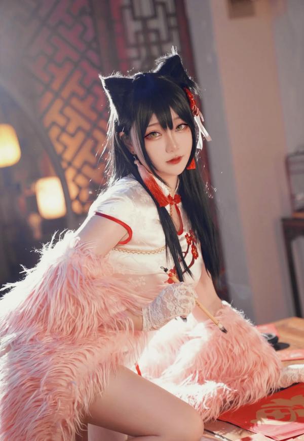    Halo_酱 - 爱宕新春旗袍，樱花树下cosplay绝美写真，红白旗袍搭配猫耳造型，国潮古风新春视觉盛宴第14张图片