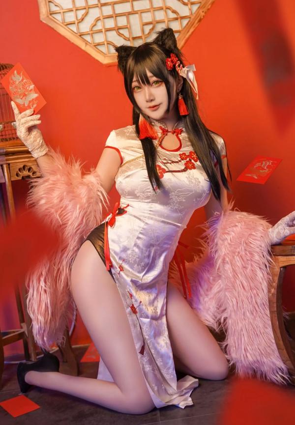    Halo_酱 - 爱宕新春旗袍，樱花树下cosplay绝美写真，红白旗袍搭配猫耳造型，国潮古风新春视觉盛宴第15张图片