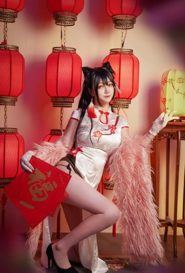    Halo_酱 - 爱宕新春旗袍，樱花树下cosplay绝美写真，红白旗袍搭配猫耳造型，国潮古风新春视觉盛宴第17张图片
