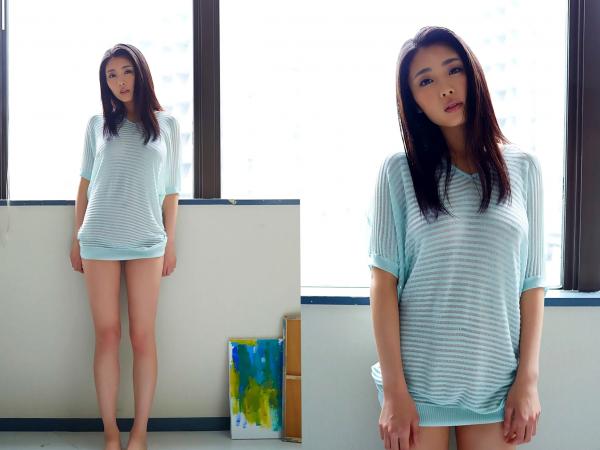    青海 うみ - 年上彼女写真，极致高开叉连体衣与性感条纹丝袜，大胆诱惑私房视觉盛宴第16张图片