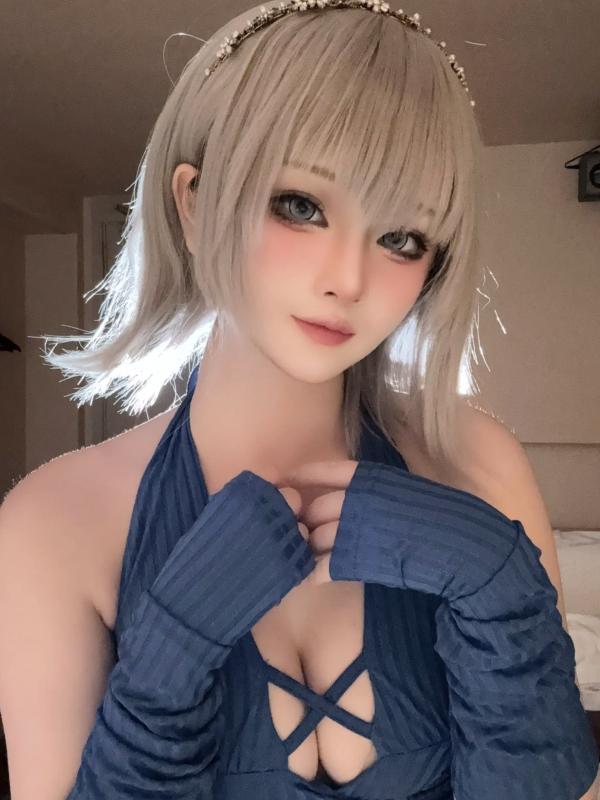    屿鱼 - 海外自拍，银发cosplay高开叉长裙，室内极致诱惑私房写真第1张图片