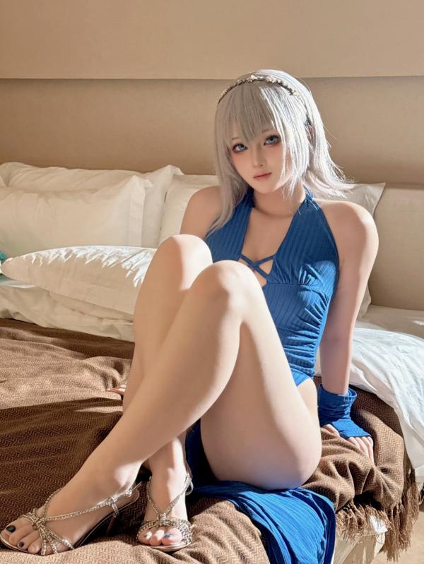    屿鱼 - 海外自拍，银发cosplay高开叉长裙，室内极致诱惑私房写真第5张图片