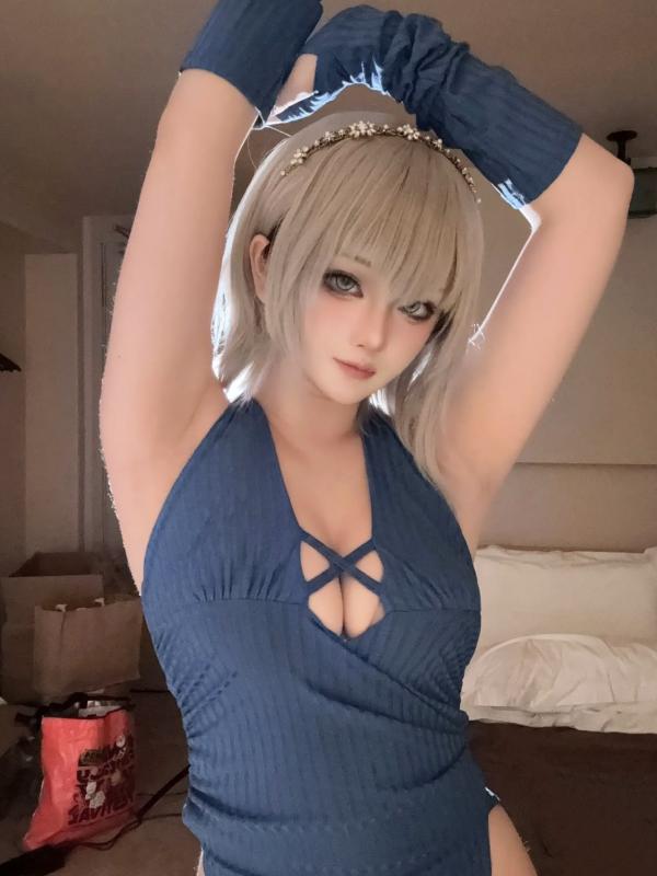    屿鱼 - 海外自拍，银发cosplay高开叉长裙，室内极致诱惑私房写真第6张图片