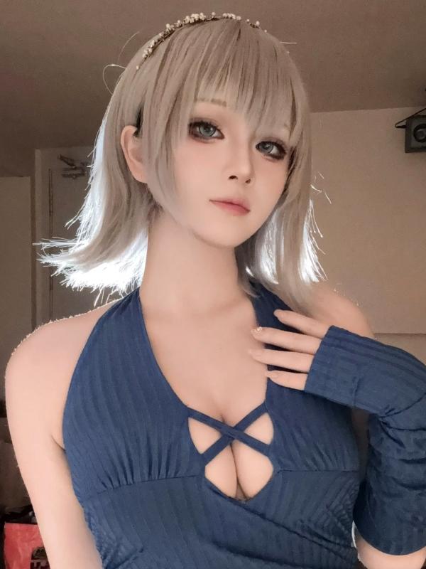    屿鱼 - 海外自拍，银发cosplay高开叉长裙，室内极致诱惑私房写真第9张图片