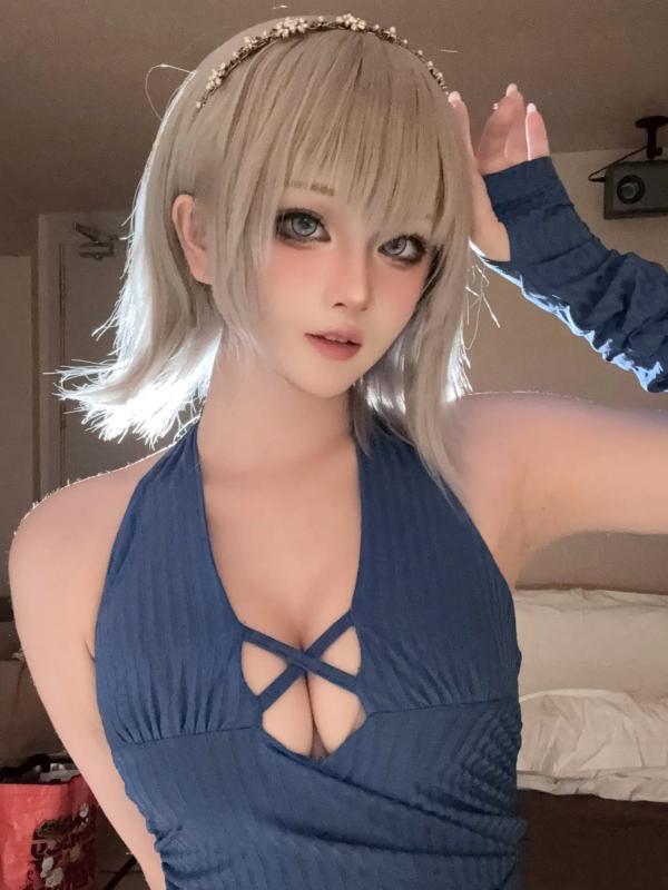    屿鱼 - 海外自拍，银发cosplay高开叉长裙，室内极致诱惑私房写真第12张图片