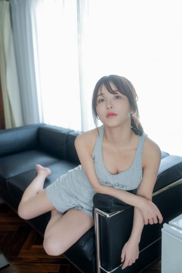    [193iKkyu3] Loose Loungewear 居家慵懒风私房照，展现清纯与傲人身材的极致诱惑第10张图片