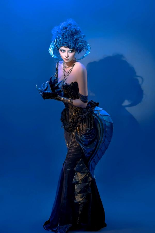    云溪溪 - 乌衣 艾玛斯·乌洛尔：深空异形女王冷艳科幻风角色扮演写真第2张图片