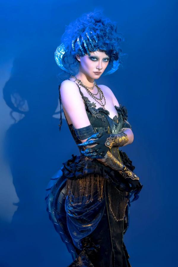    云溪溪 - 乌衣 艾玛斯·乌洛尔：深空异形女王冷艳科幻风角色扮演写真第4张图片