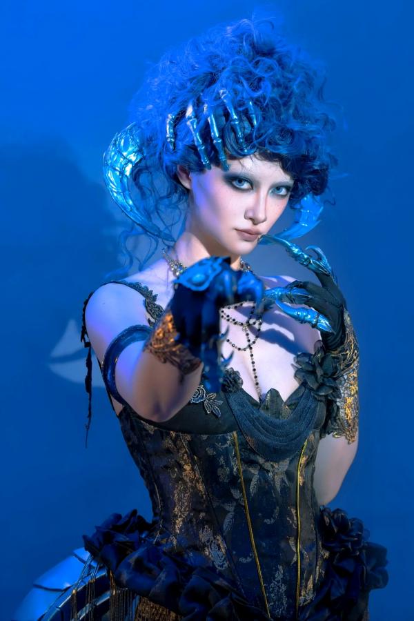    云溪溪 - 乌衣 艾玛斯·乌洛尔：深空异形女王冷艳科幻风角色扮演写真第5张图片