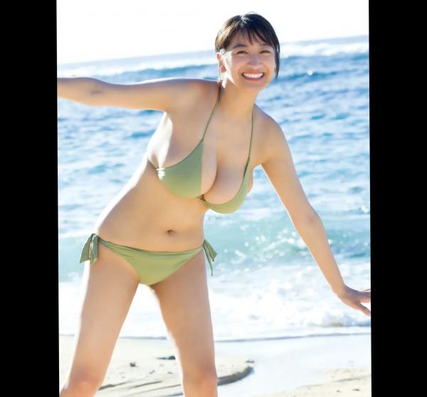    榎原依那 - 2025年全新写真：海边比基尼，展现新国宝级身材，热力四射！第9张图片