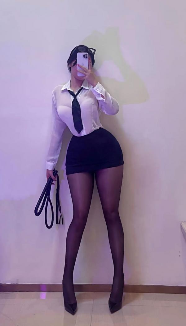    艾拉·isla白色衬衫制服诱惑，职场OL装扮尽显极品S型曲线，大尺度私房诱人写真第16张图片