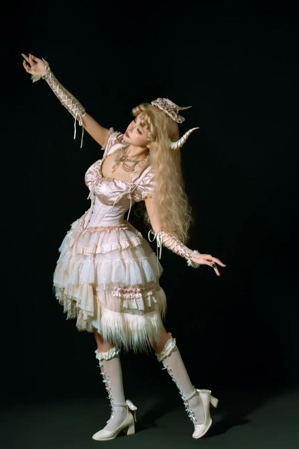    云溪溪 - 梦幻楚妖茴香Cosplay：精致粉色蕾丝宫廷风造型，绝美精灵氛围感写真第2张图片
