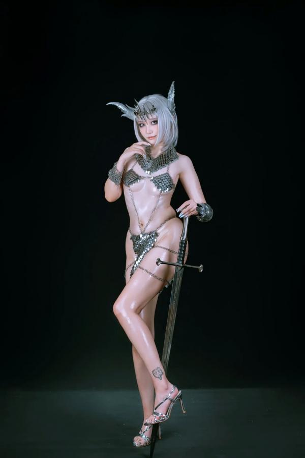    云溪溪 - 银甲女战士角色扮演：异次元末日风与野性大尺度诱惑第5张图片
